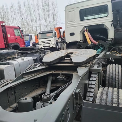 Una seconda mano resistente Sinotruck Howo di 10 ruote ha utilizzato il camion del trattore con il motore di Weichai