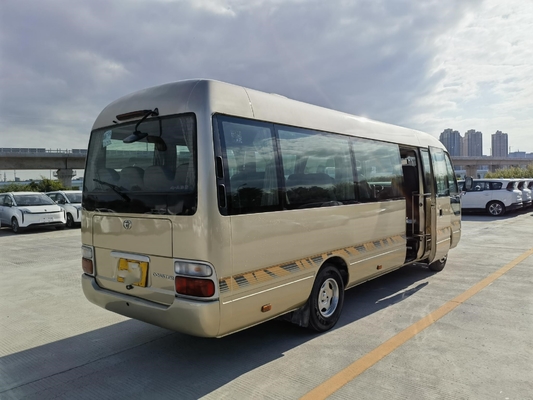 Toyota ha utilizzato l'ingranaggio manuale del bus del sottobicchiere utilizzato il Giappone lussuoso 2010 anni con 20 sedili