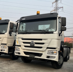 Il modello bianco usato Weichai Engine 430hp 12 dell'azionamento di colore 6×4 dei camion diesel innesta il trattore standard di Howo della cabina