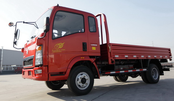 Piccolo modo usato dell'azionamento dei camion 4×2 che carica 4-6 tonnellate di guida a destra Sinotruck Howo Lorry Truck
