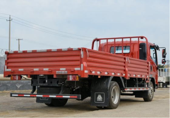 Peso di caricamento usato del camion del carico di Sinotruck Howo delle autocisterne 8-10 tonnellate di 4×2 dell'azionamento di guida a destra di modo