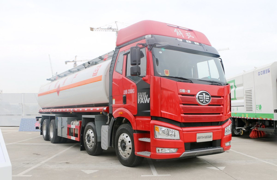 Camion petrolifero usato FAW J6P Grande cisterna Camion di carburante 11,5 metri di lunghezza 24 LHD / RHD