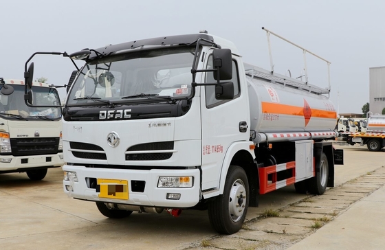Piccolo petroliere 7.6 cubo 4*2 modalità di guida Dongfeng Nuovo camion Single cab molla foglia