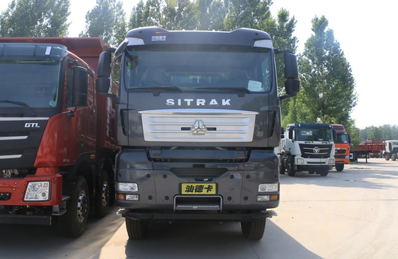 Sino Power Truck SITRAK G7H Colore nero carico 30 tonnellate Trasporto su strada Primavera foglia