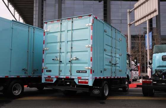 Camion usato 4x2 FAW Van Truck Motore a GNC 150 CV Container Box 3300mm Base rotabile