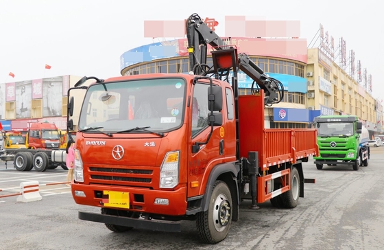 Cran Truck montato Peso di sollevamento 4 tonnellate Dayun 4 * 2 Single e mezzo cabina afferrare legno 200hp