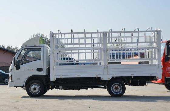 Piccoli camion merci SAIC Camion leggero Casella di recinzione 4 metri Motore diesel a asse singolo 95 CV