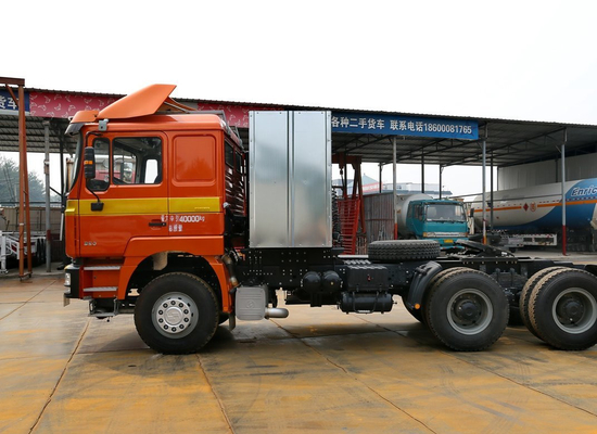 Capo del trattore del camion Shacman cavallo di trasporto del gas 6 * 4 con 3 assi Weichai 350hp manuale GNL