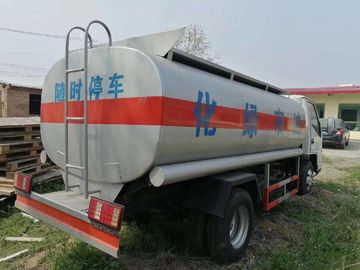 Camion di rifornimento di carburante utilizzato JMC del trasporto dell'olio dei camion cisterna utilizzato diesel 5 tonnellate