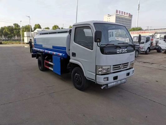 5 tonnellate di carri armati di Dongfeng Bowser lubrificano i camion dell'autocisterna del veicolo di trasporto