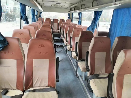 Il bus ZK6842D di Yutong utilizzato 37 sedili ha utilizzato la vettura Bus LHD che dirige i motori diesel