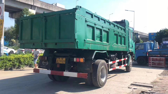 Autocarro con cassone ribaltabile utilizzato 4x2 235HP 2009 anni con la buona condizione JIEFANG FOTON DONGFENG