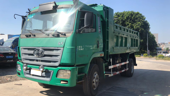 Autocarro con cassone ribaltabile utilizzato 4x2 235HP 2009 anni con la buona condizione JIEFANG FOTON DONGFENG