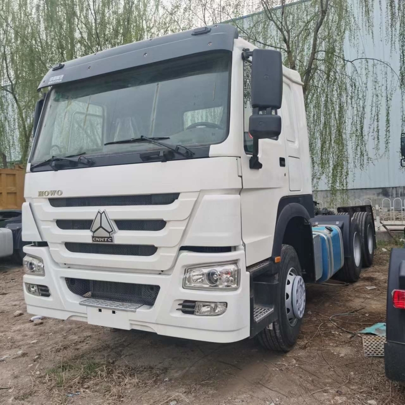 Una seconda mano resistente Sinotruck Howo di 10 ruote ha utilizzato il camion del trattore con il motore di Weichai