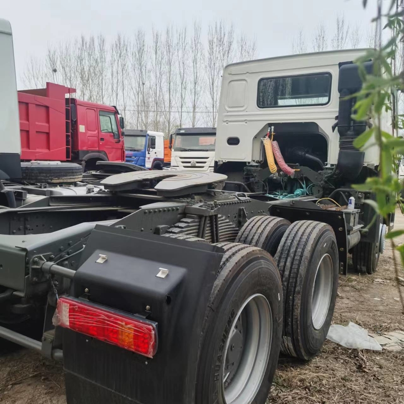 Una seconda mano resistente Sinotruck Howo di 10 ruote ha utilizzato il camion del trattore con il motore di Weichai
