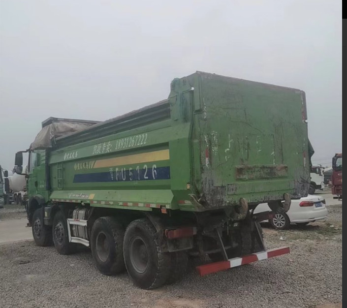 Gli assi di Howo 8x4 quattro hanno utilizzato l'autocarro con cassone ribaltabile Tipper With 375HP 317HP da vendere