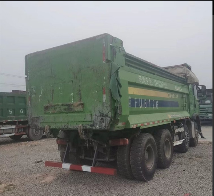 Gli assi di Howo 8x4 quattro hanno utilizzato l'autocarro con cassone ribaltabile Tipper With 375HP 317HP da vendere
