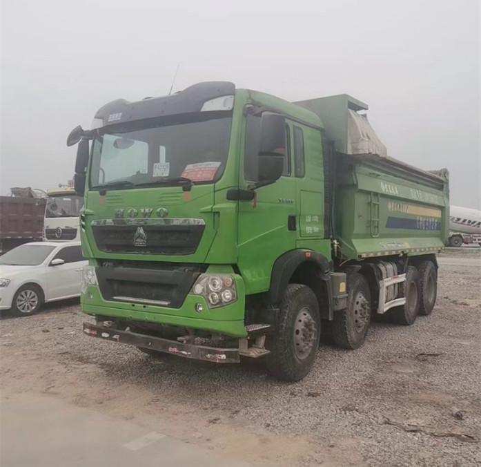 Gli assi di Howo 8x4 quattro hanno utilizzato l'autocarro con cassone ribaltabile Tipper With 375HP 317HP da vendere