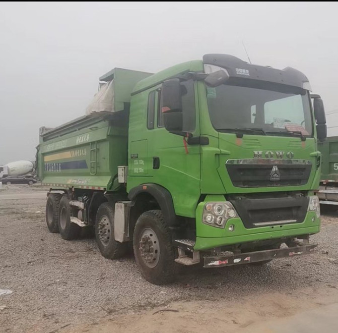 Gli assi di Howo 8x4 quattro hanno utilizzato l'autocarro con cassone ribaltabile Tipper With 375HP 317HP da vendere