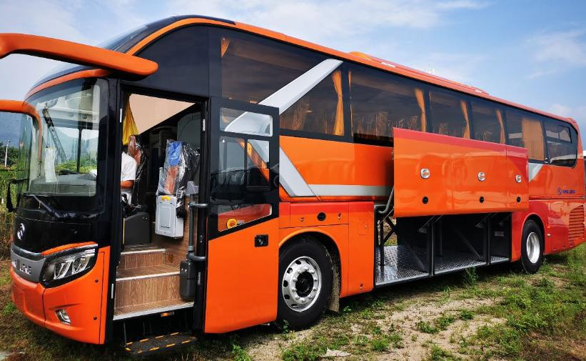2021 direzione del motore RHD di Bus With Diesel della vettura di Kinglong XMQ6127cy di arrivo dei sedili di anno 53 nuova nuova