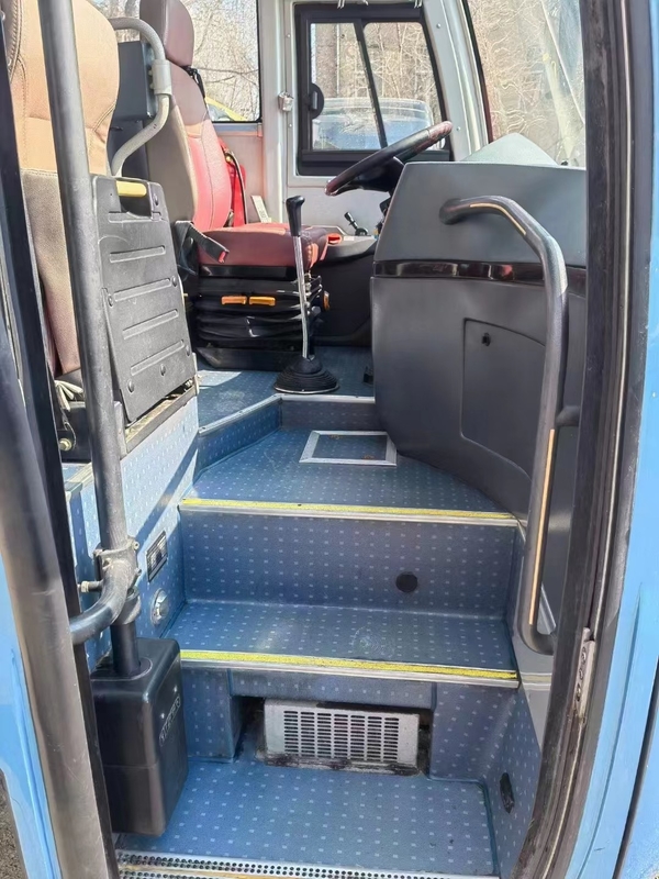 2015 Anno 35 posti Usato KLQ6898 Autobus LHD Direzione Motore diesel Trasporto a lunga distanza