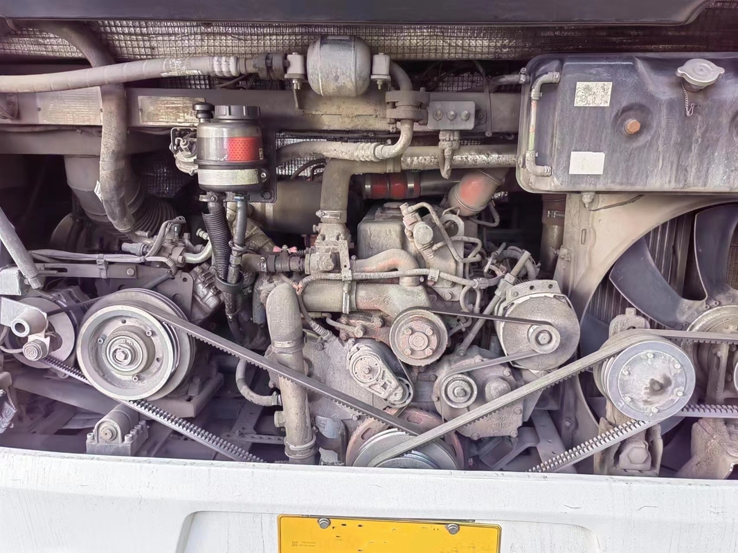 Il bus Zk6115 di Yutong ha usato il motore diesel EuroV di marca della Cina degli autobus 47seater della guida a sinistra della vettura