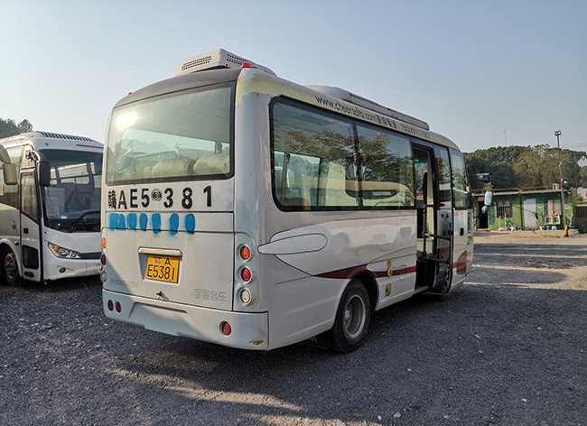 La mano destra di Mini City Travelling Diesel Engine del bus di Yutong della seconda mano di 6 sedili Rive 132KW