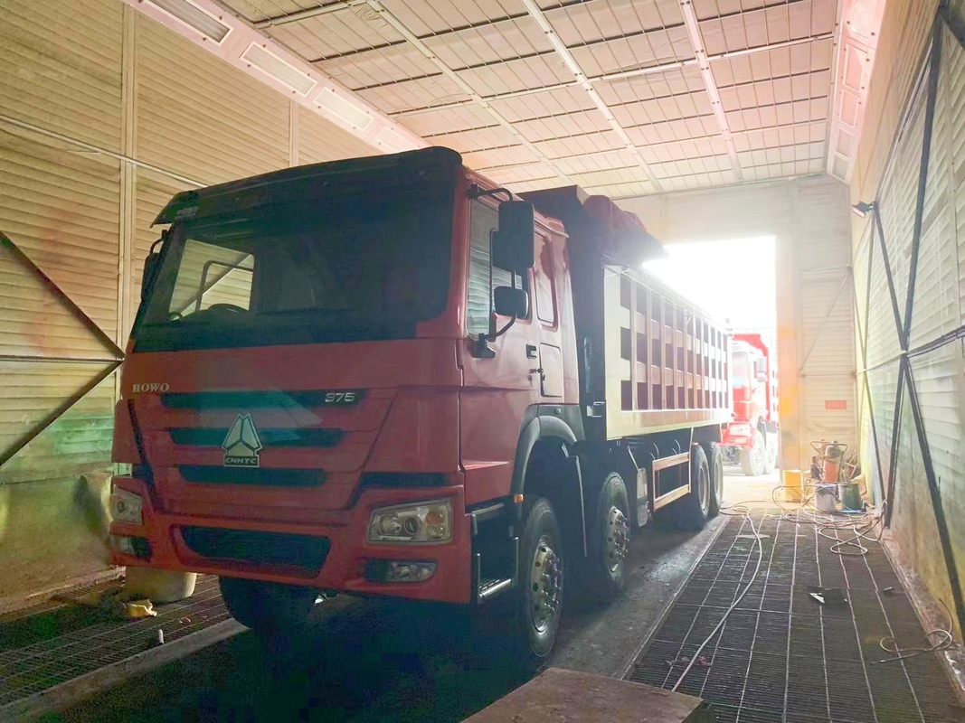 L'annuncio pubblicitario usato trasporta ente su autocarro di guida del camion 371hp dell'autocarro con cassone ribaltabile di HOWO il giusto 8*4 7.3*2.45*1.5m