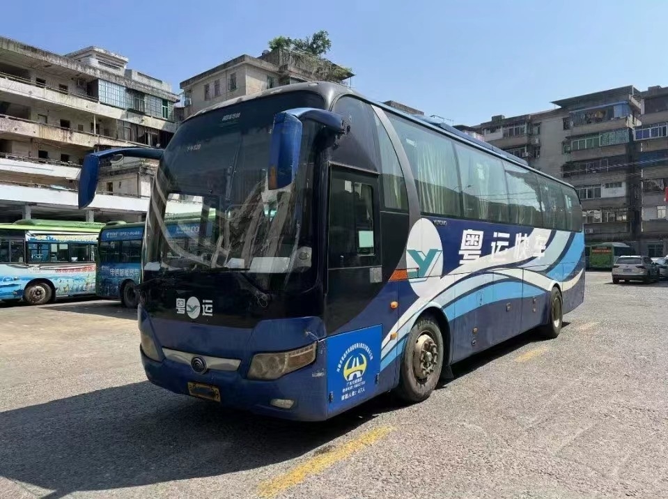 Il bus di navetta utilizzato Yutong ZK6110 ha usato le porte del bus due del motore della parte posteriore del bus 49-51seater della chiesa