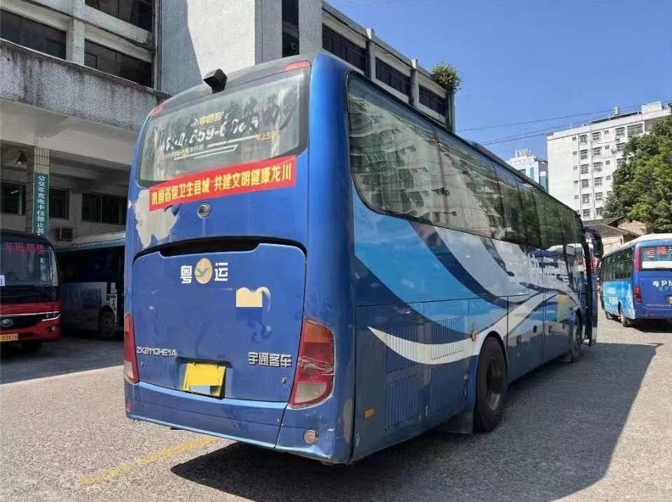 Il bus di navetta utilizzato Yutong ZK6110 ha usato le porte del bus due del motore della parte posteriore del bus 49-51seater della chiesa