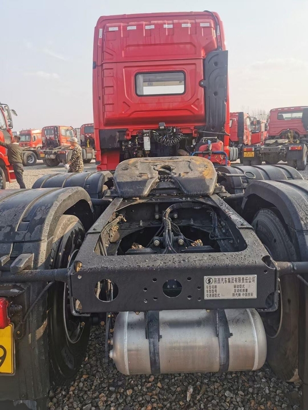 Il trattore utilizzato trasporta il camion su autocarro capo del trattore del carraio di Shacman X3000 10 da vendere il trattore resistente