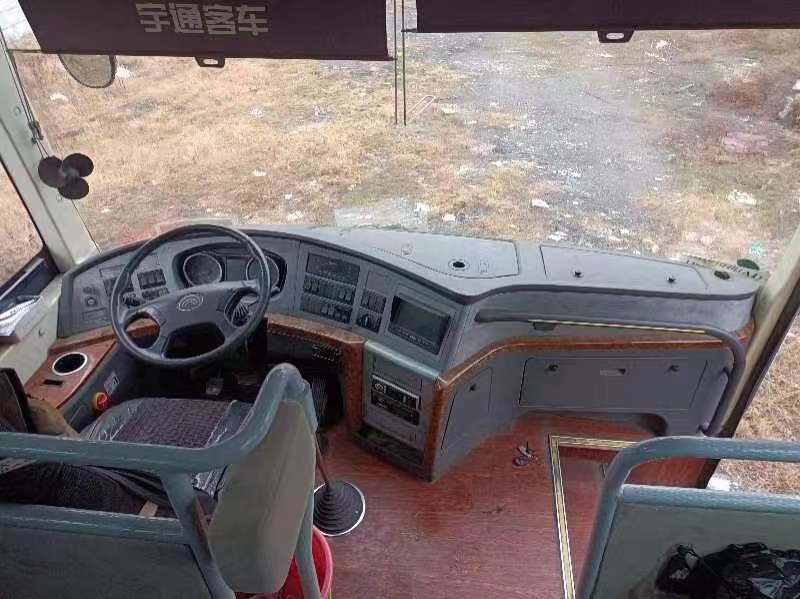 Bus di guida giusto utilizzato del grande del bus di Yutong 2+3layout 59seater delle corriere secondo bus della mano