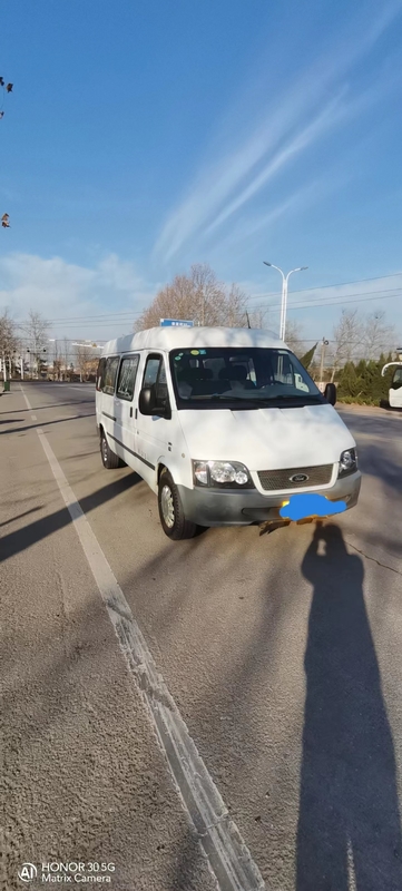 Mini Vans usato 2015 anni ha usato la trasmissione Mini Bus 15 Seater di Ford Hiace Mini Bus Manual