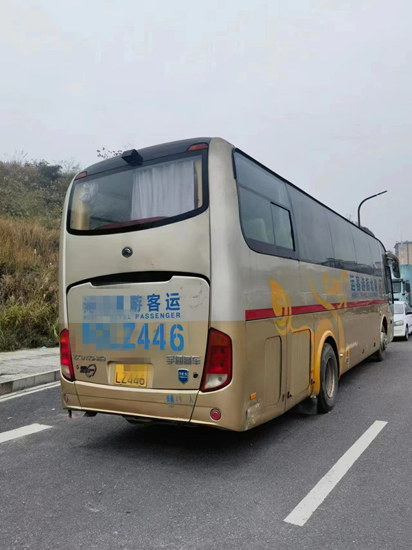 I sedili usati di Yutong Bus ZK6110 51 della vettura 2013 direzione di anno RHD hanno utilizzato i bus di lusso