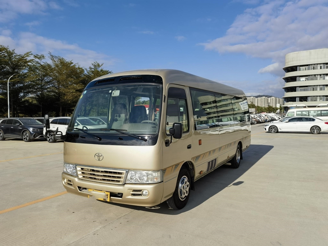 Toyota ha utilizzato l'ingranaggio manuale del bus del sottobicchiere utilizzato il Giappone lussuoso 2010 anni con 20 sedili