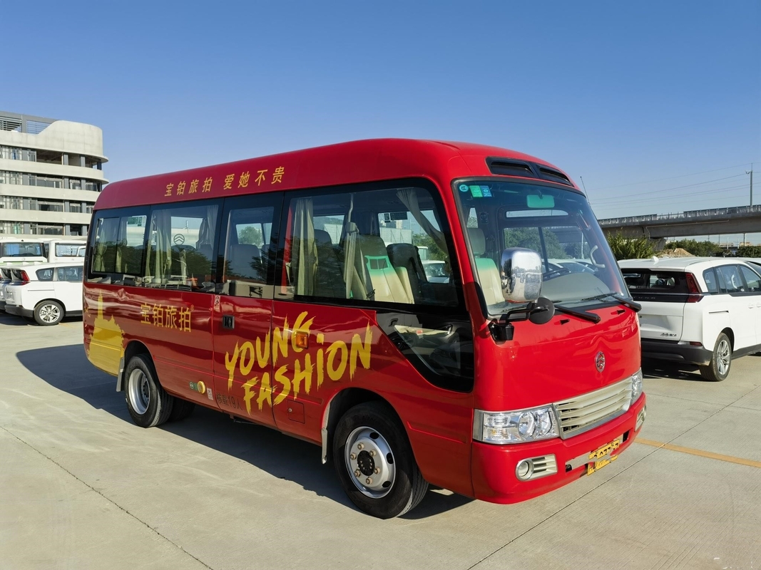 Il piccolo bus utilizzato ha usato Dragon Bus dorato XML6601J15 Front Engine 19 sedili 2020 anni