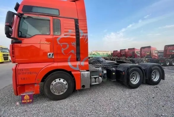 Cilindri diesel utilizzati di modo sei dell'azionamento del camion 540hp 6×4 del trattore di Sinotruck Sitrak dei camion nella linea