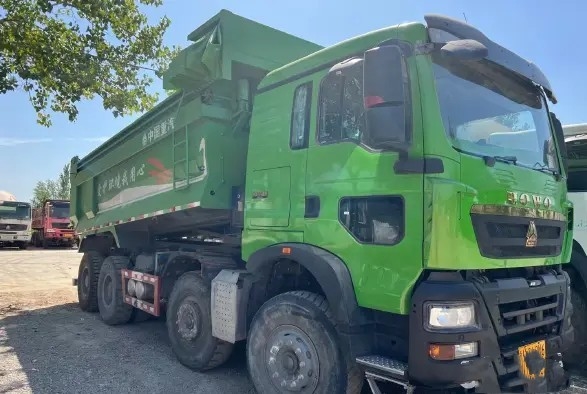 Modo dell'azionamento dell'autocarro con cassone ribaltabile dell'autocarro con cassone ribaltabile della seconda mano il cino HOWO 8×4 ha utilizzato il camion del motore diesel