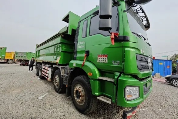 Autocarro con cassone ribaltabile capo utilizzato della mano SHACMAN di modo 375hp secondo dell'azionamento della cabina 8×4 delle gomme diesel dei camion 12