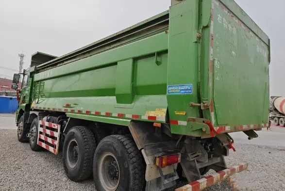 Autocarro con cassone ribaltabile capo utilizzato della mano SHACMAN di modo 375hp secondo dell'azionamento della cabina 8×4 delle gomme diesel dei camion 12