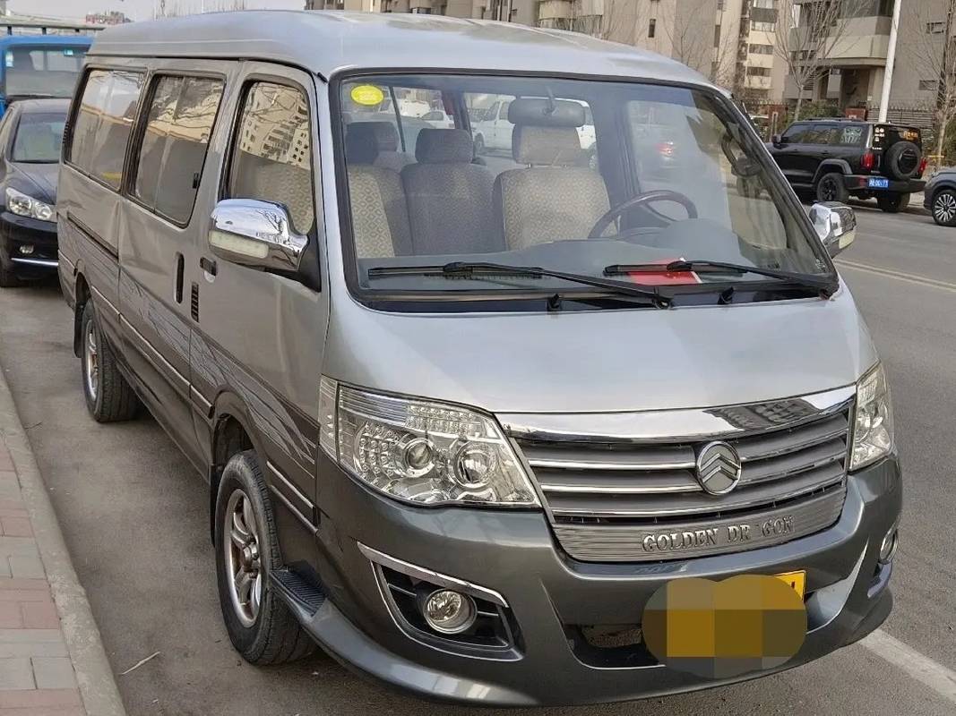 Mini Bus Front Engine usato 14 sedili 5,3 metri di Dragon Hiace XML6532 di scivolamento di colore d'argento dorato della finestra