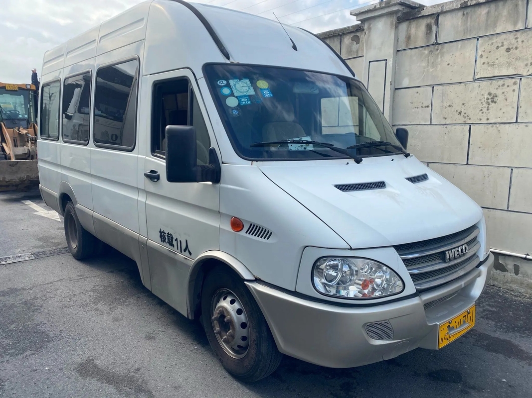 La seconda mano Mini Van Front Engine 11 mette le porte a sedere posteriori A/C che l'alto tetto 140hp ha utilizzato il minibus NJ6604 di IVECO
