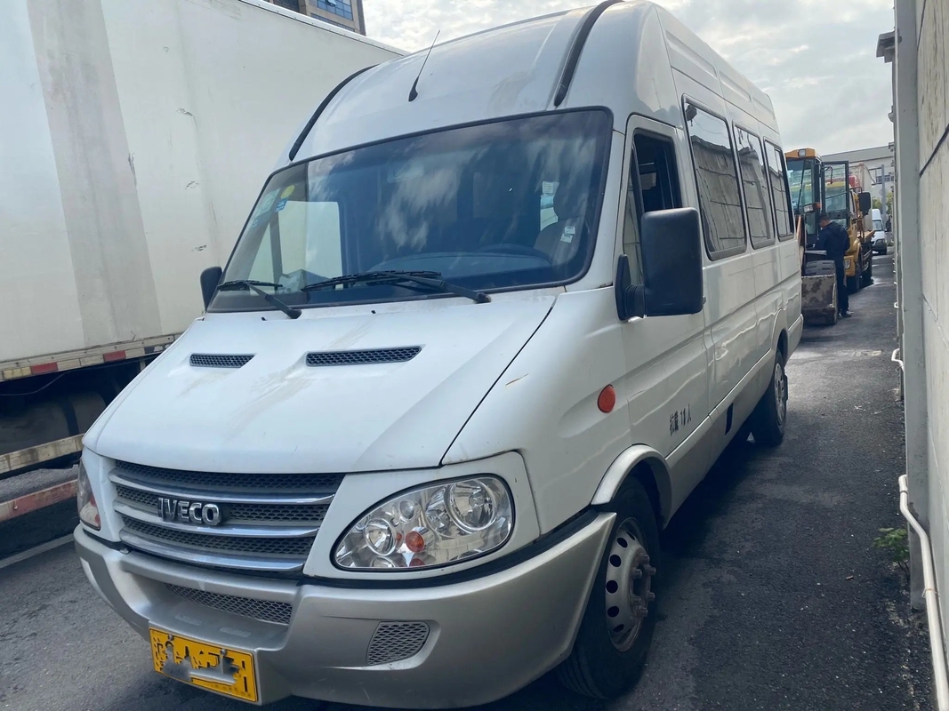 La seconda mano Mini Van Front Engine 11 mette le porte a sedere posteriori A/C che l'alto tetto 140hp ha utilizzato il minibus NJ6604 di IVECO