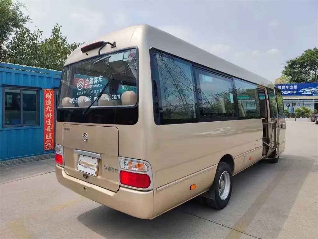 Seconda mano Mini Bus Front Engine 19 sedili Dragon Coaster External Swinging Door dorato XML6700