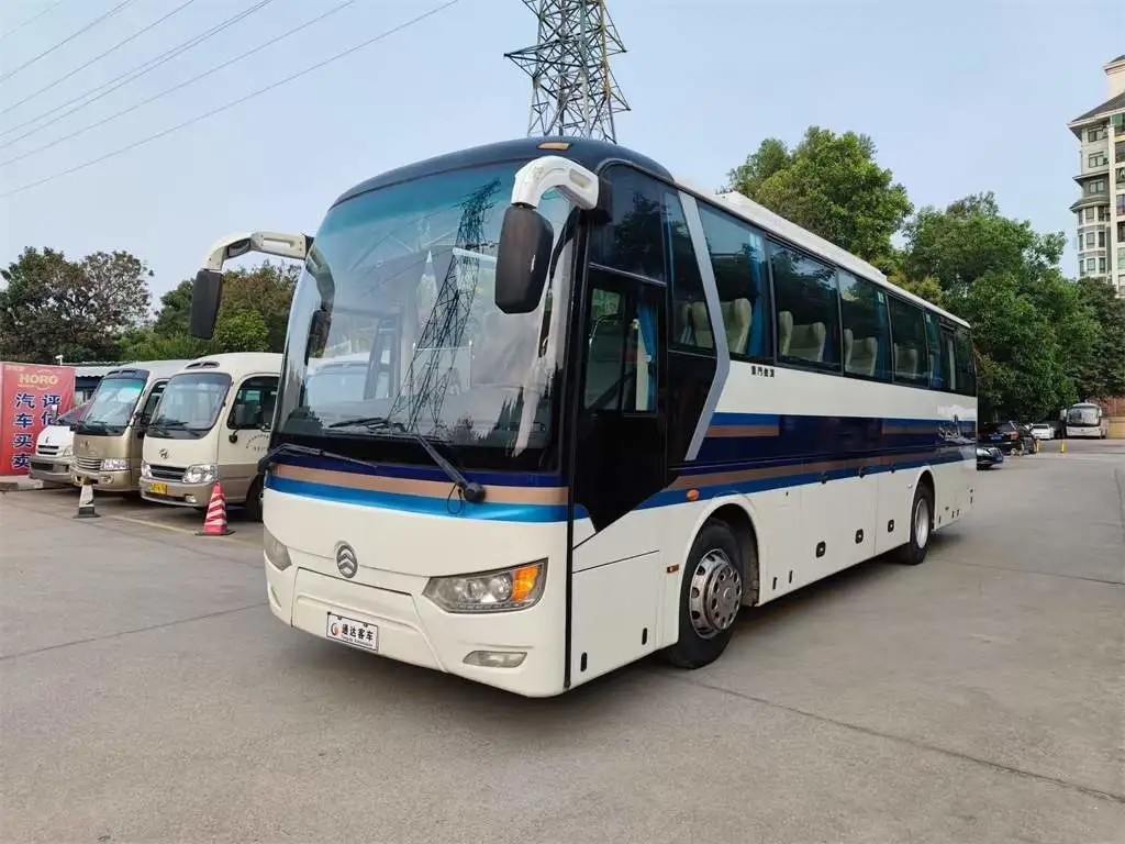 Grande compartimento di bagagli usato dei bus 47 dei sedili del singolo condizionatore d'aria di lusso della porta Dragon Bus dorato XML6102