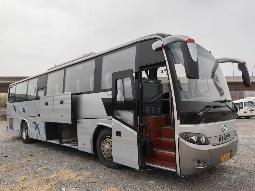 I sedili usati 12 del bus di giro 54 misura il motore con un contatore che dei cilindri di Yuchai 6 le doppie porte argentano mano più alto KLQ6125 di colore la seconda