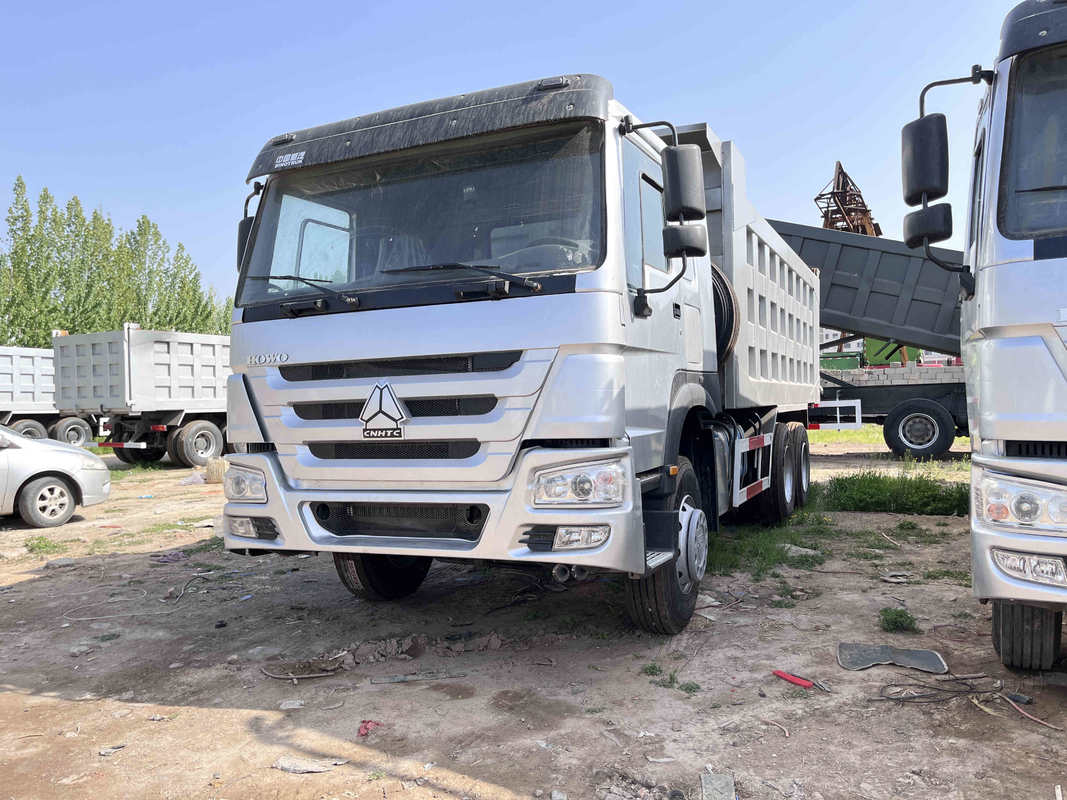 Howo usato trasporta 8 metri su autocarro di 380hp 6 dei cilindri di EURO III del motore diesel 10 autocarro con cassone ribaltabile delle ruote 6×4 Howo ZZ3257