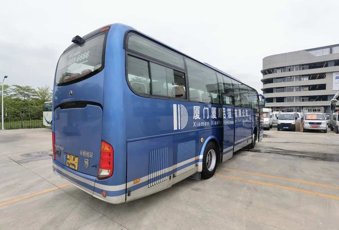 Compartimento di bagagli usato dei sedili del bus di navetta 45 grande 10,5 metri di Yuchai del motore della porta media di secondo della mano bus ZK6107 di Yutong