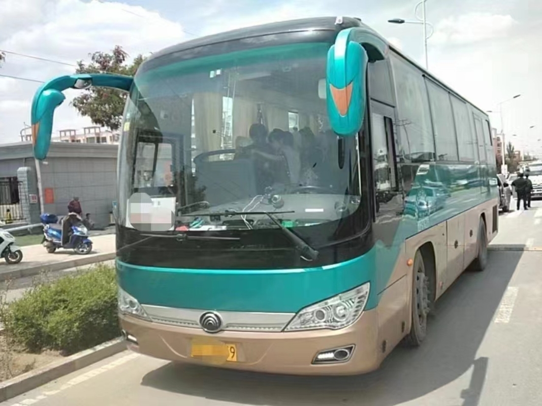 Le corriere utilizzate si inverdiscono bus ZK6906 di Yutong della mano del passeggero dei sedili di colore 36 del condizionatore d'aria medio della porta il secondo