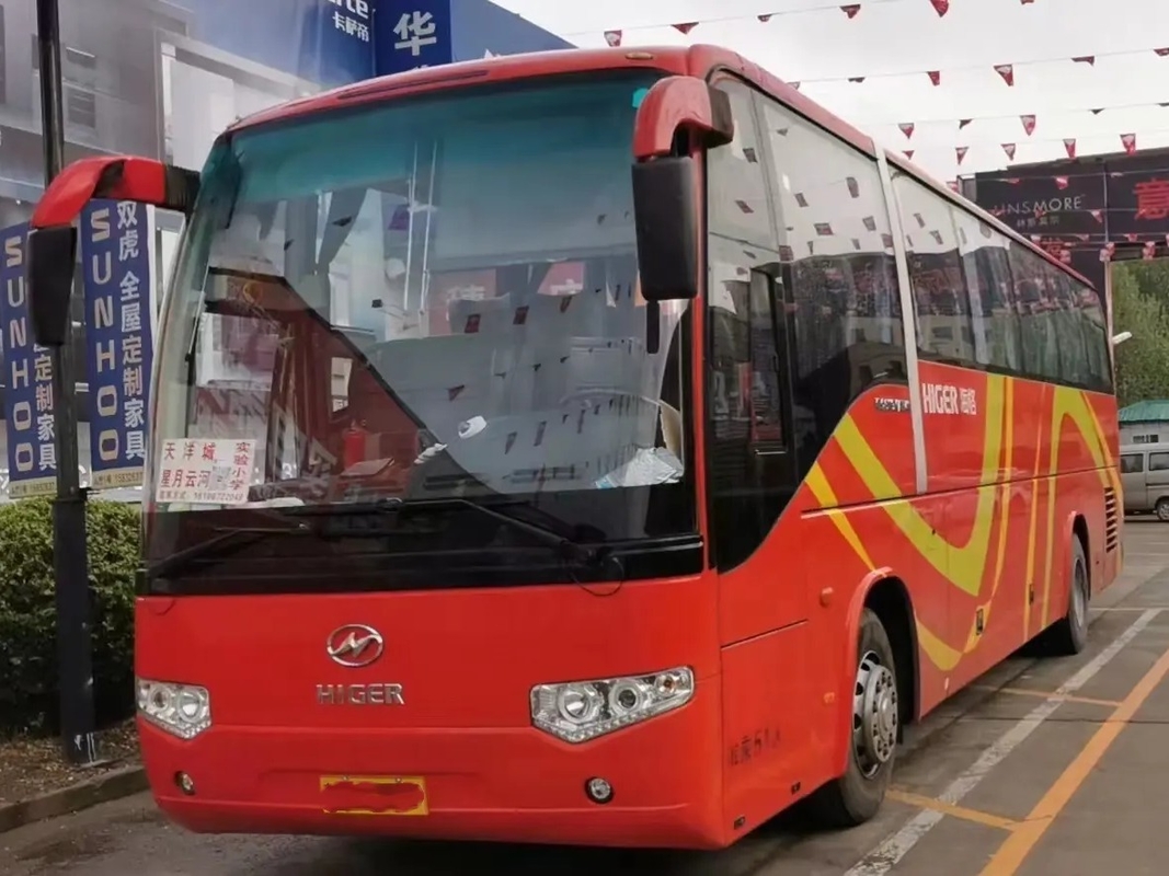 il colore rosso dei secondi della mano della vettura sedili di Middle Passenger Door 51 10,5 metri di motore di Yuchai ha utilizzato il più alto bus KLQ6109